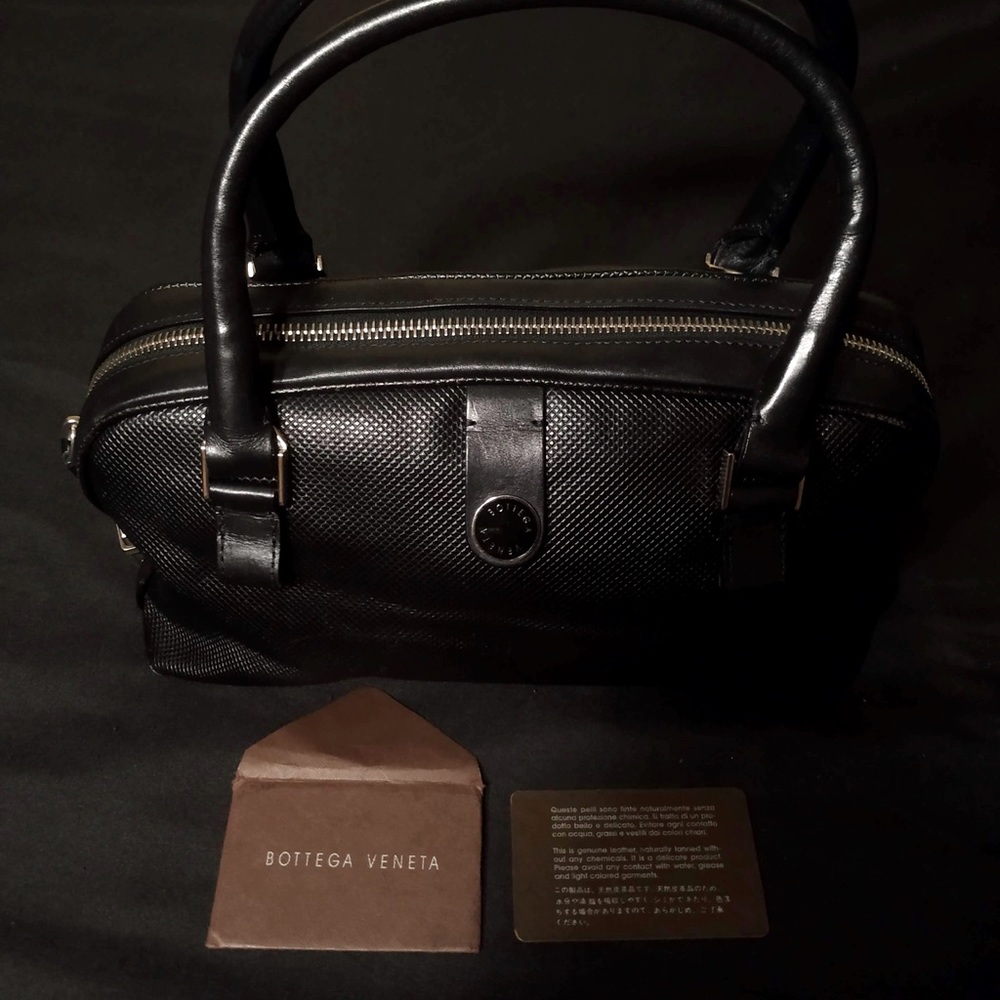 💕✨ AUTHENTIC Bottega Veneta Black Bag ✨💕